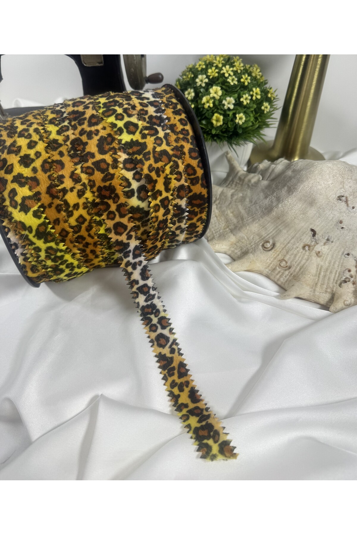 leopar desenli lazer kesim süet şerit