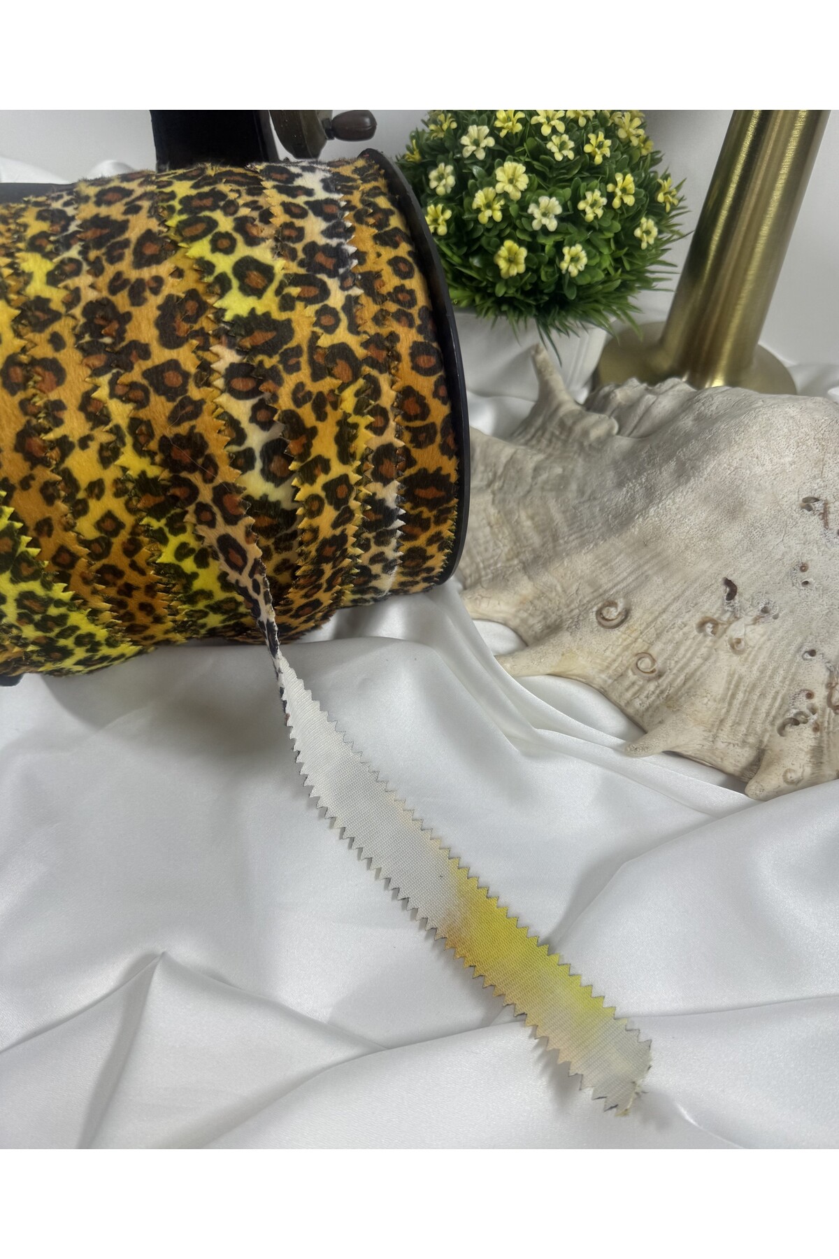 leopar desenli lazer kesim süet şerit - Görsel 3