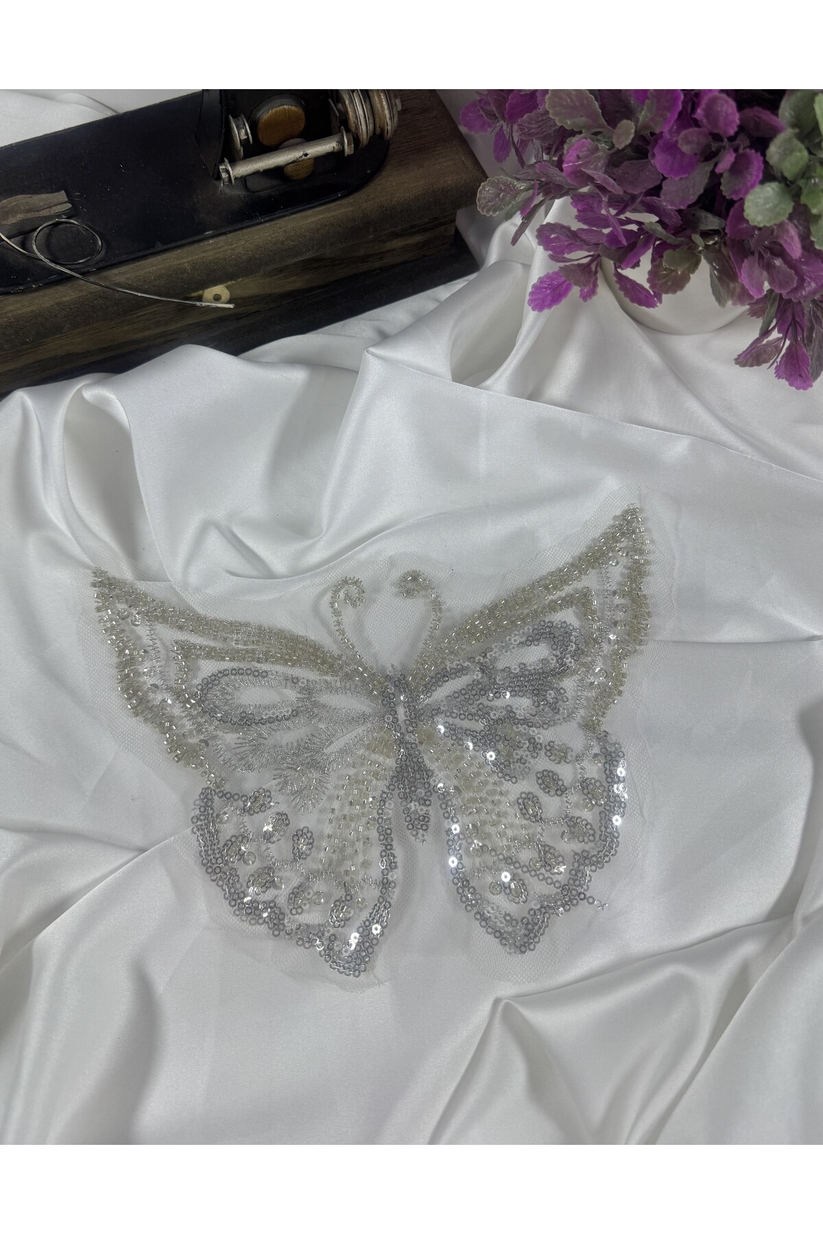işlemeli kelebek motif aplike