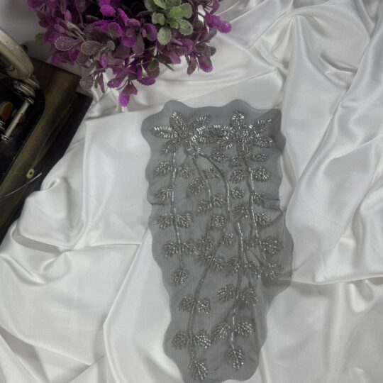 tül üstü boncuk işlemeli aplike motif