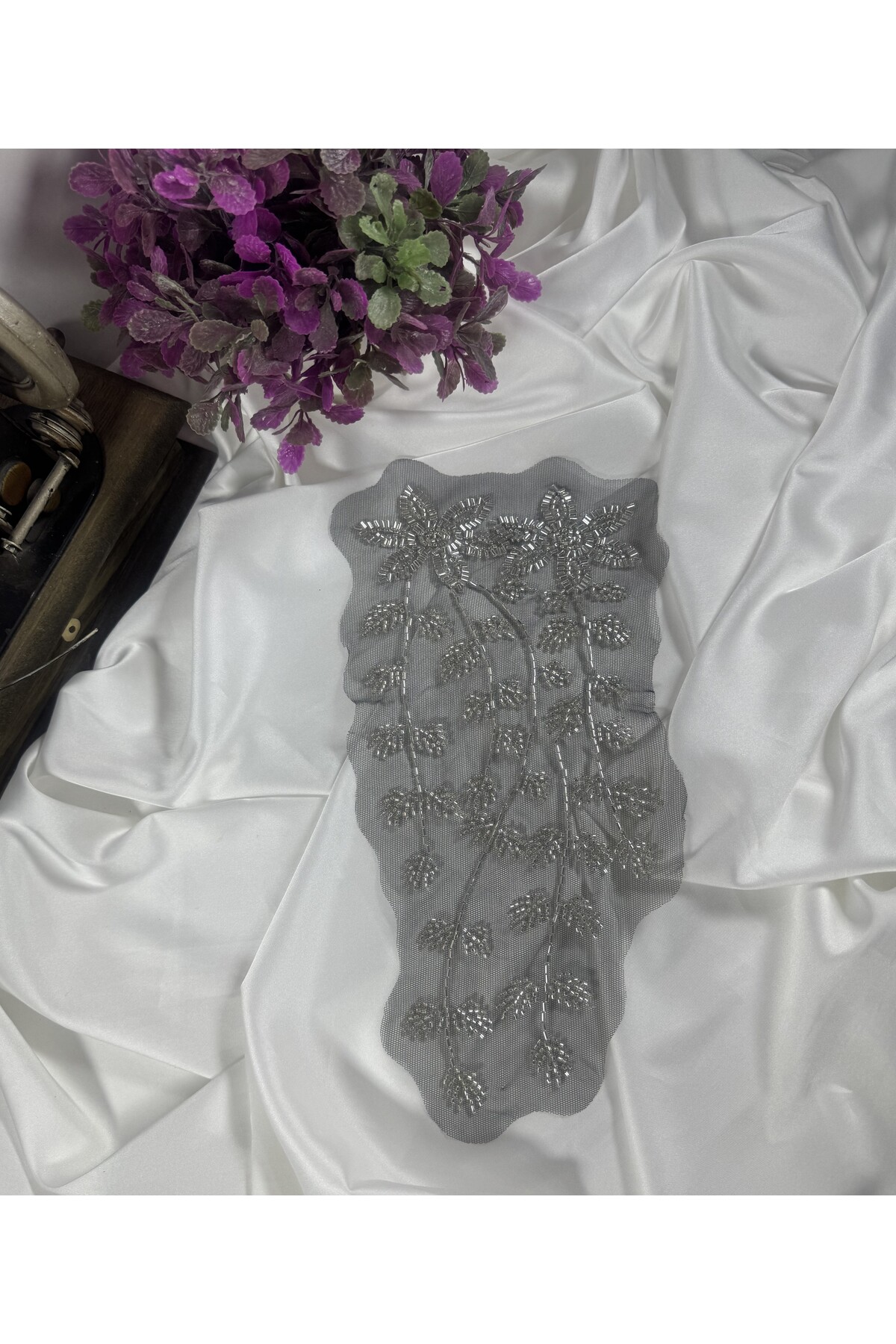 tül üstü boncuk işlemeli aplike motif