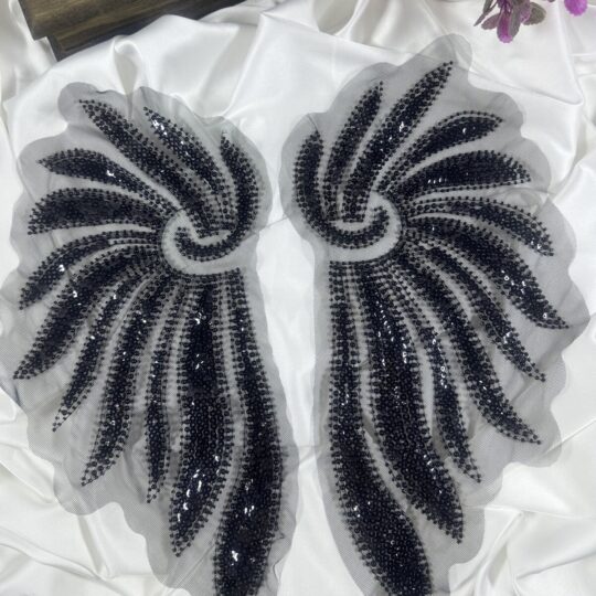Boncuk işlemeli ikili aplike motif