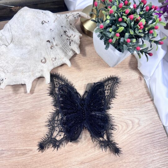 kelebek dantel motif işlemeli