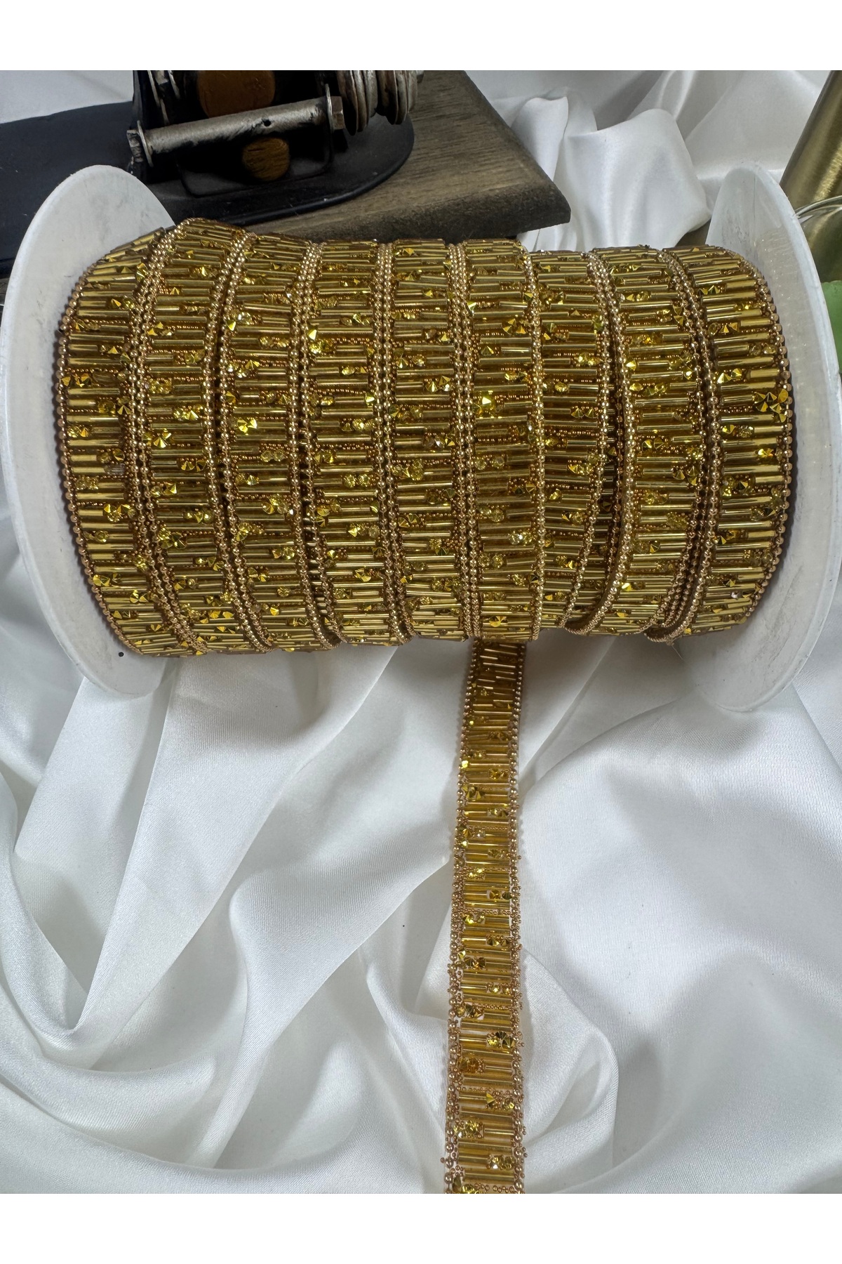 1 cm gold işlemeli yapışma şerit - Görsel 3