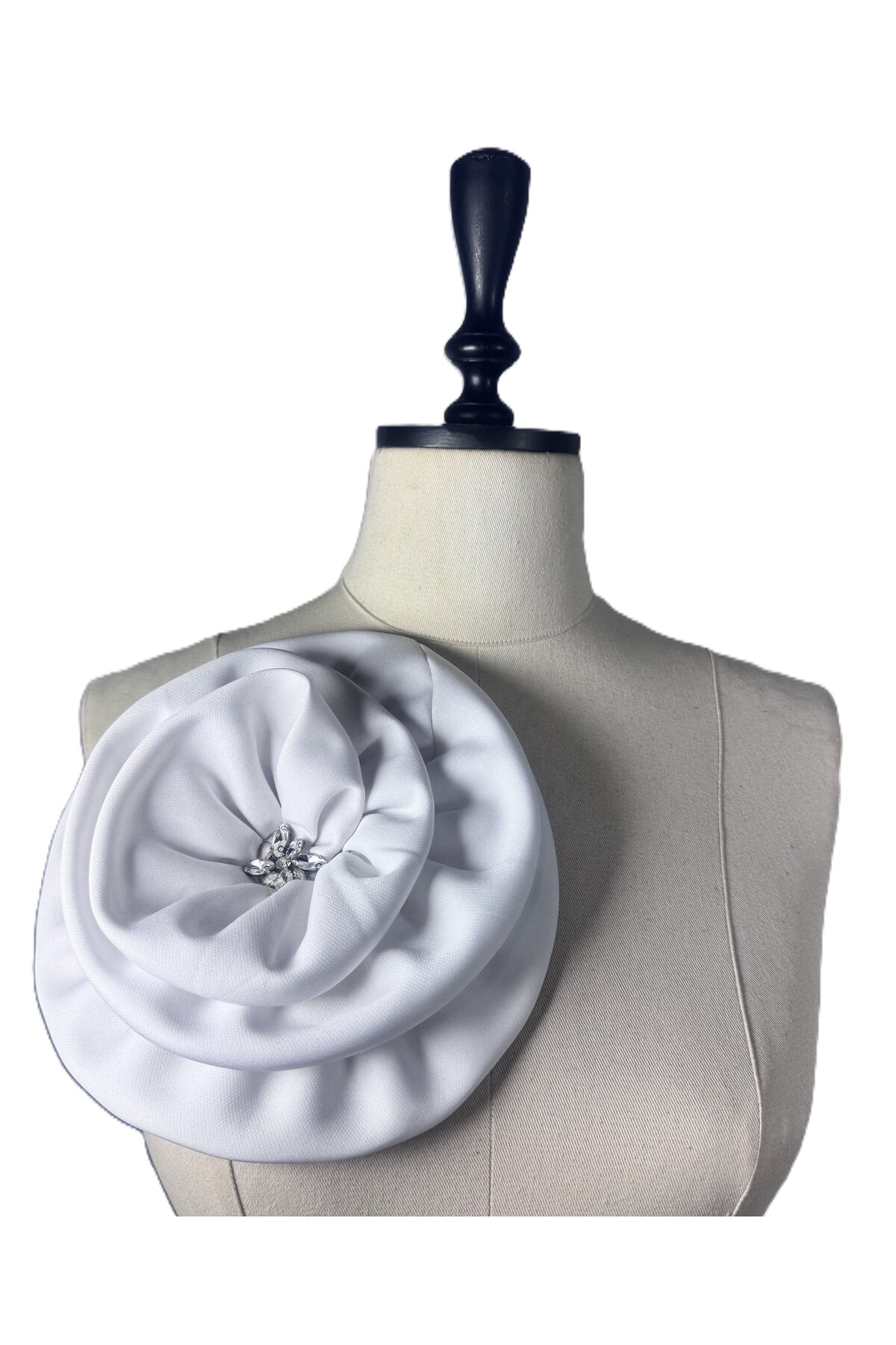 taş detaylı broş motif