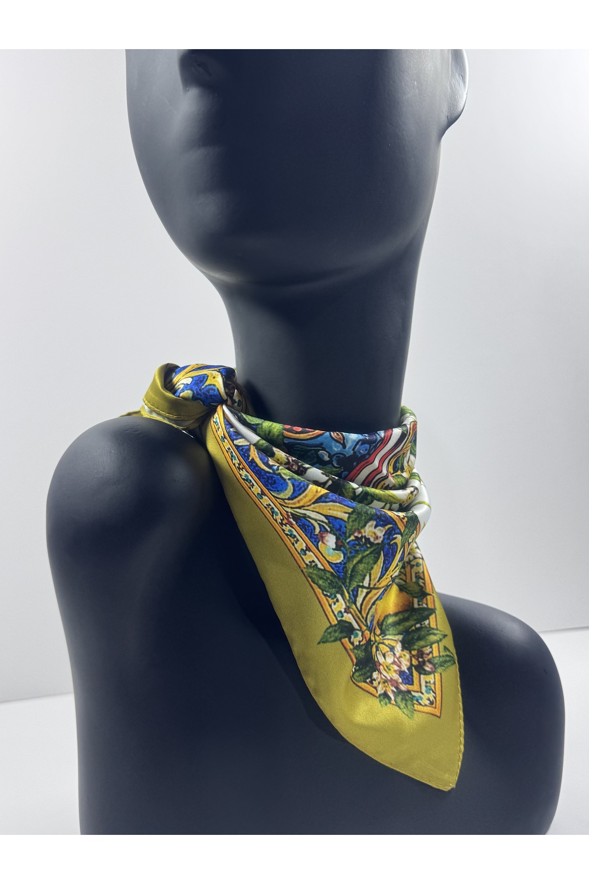 Desenli saten bandana fular - Görsel 3