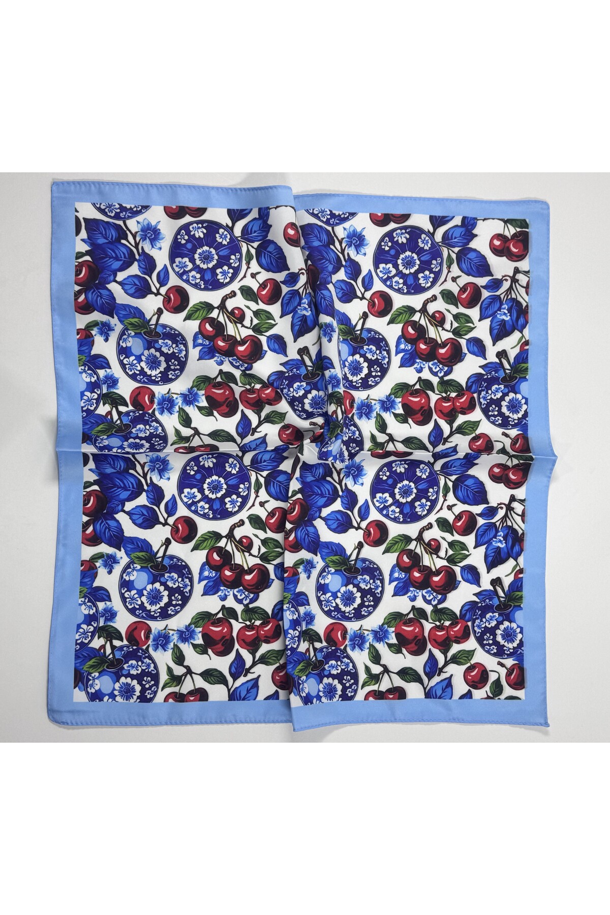 Desenli saten bandana fular - Görsel 3