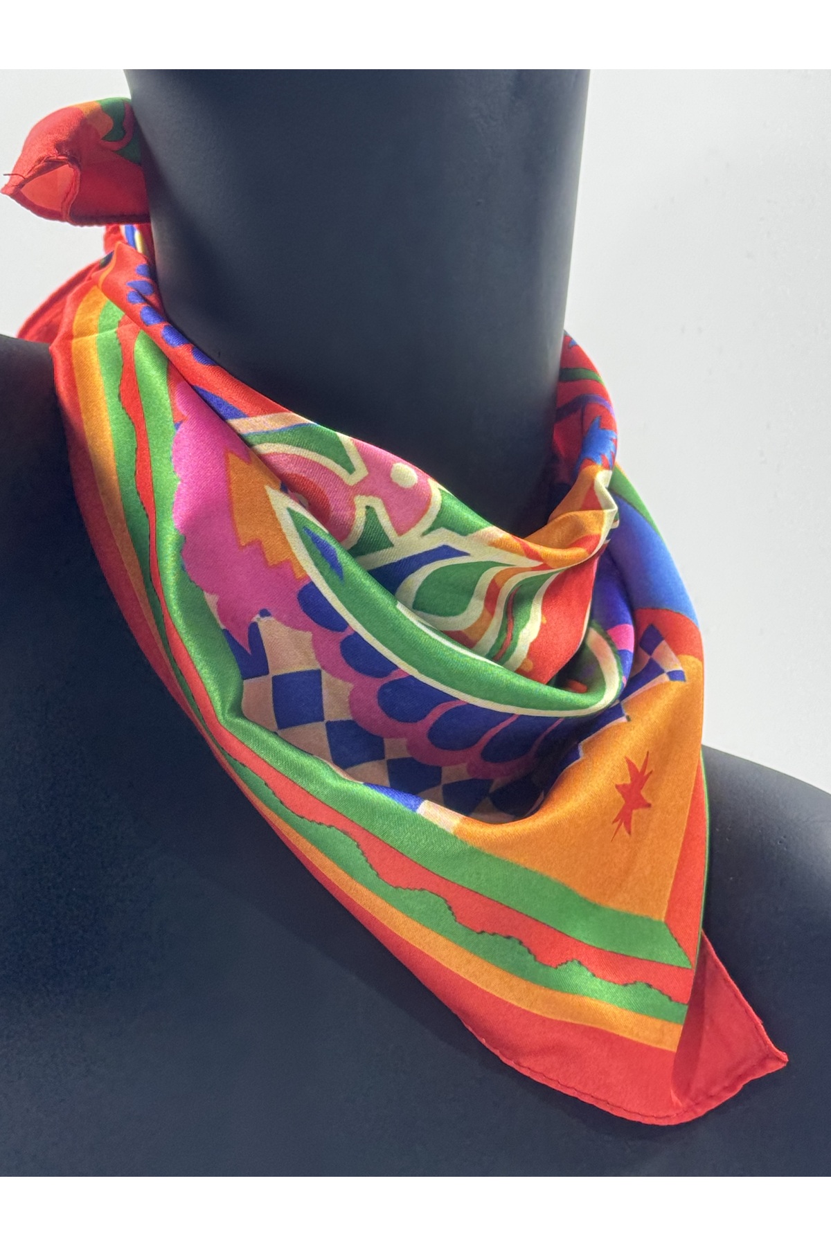 Desenli saten bandana fular
