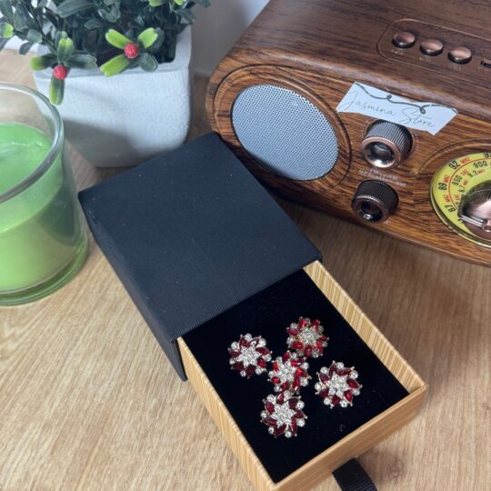 5'li çiçek model kırmızı ve şeffaf kristal taşlı metal şık düğme