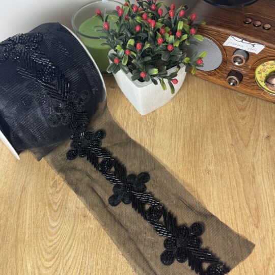 Çiçek motifli boncuk işlemeli dekoratif tül şerit (1mt)