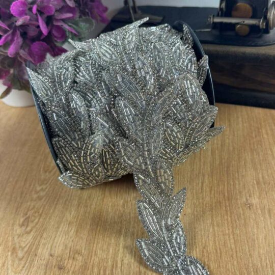 Yaprak desenli kristal taşlı yapışkanlı şerit aksesuar(1mt)