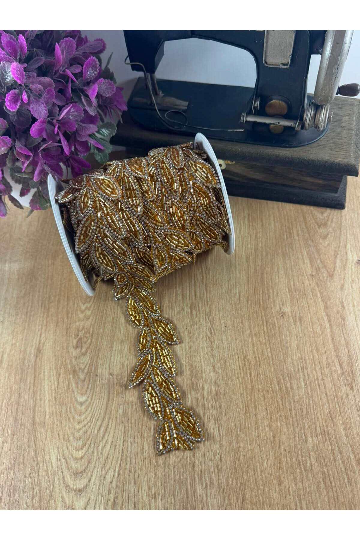 Yaprak desenli kristal taşlı yapışkanlı şerit aksesuar(1mt)
