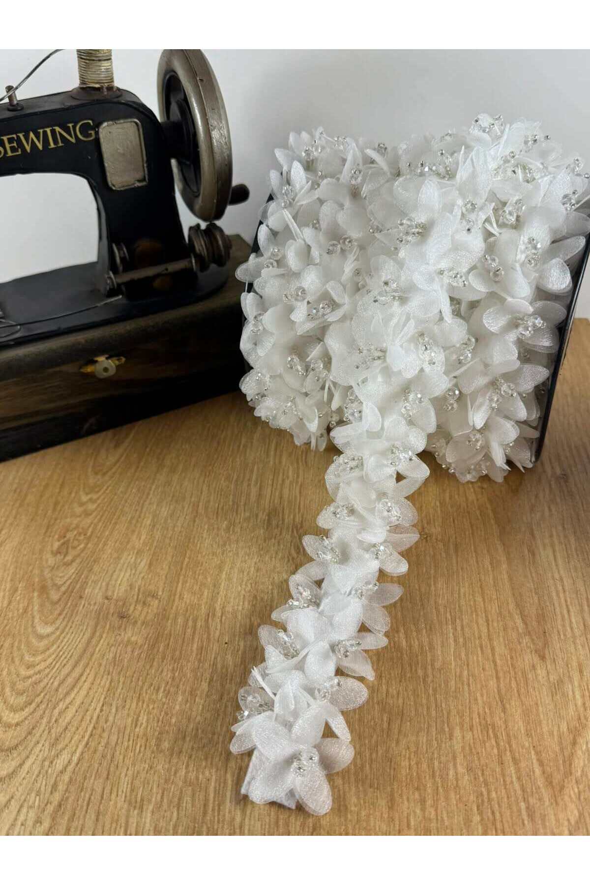 Haute Couture 3D Çiçekli kristal boncuklu dantel şerit (1mt) - Görsel 2