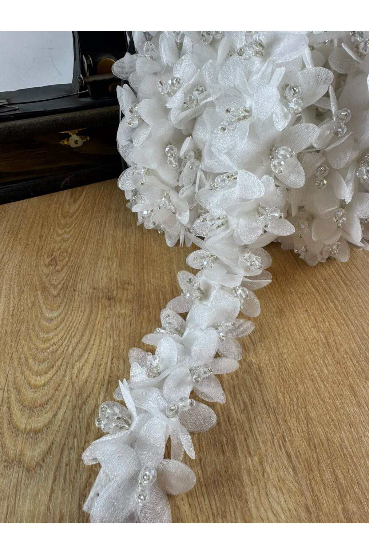 Haute Couture 3D Çiçekli kristal boncuklu dantel şerit (1mt) - Görsel 4