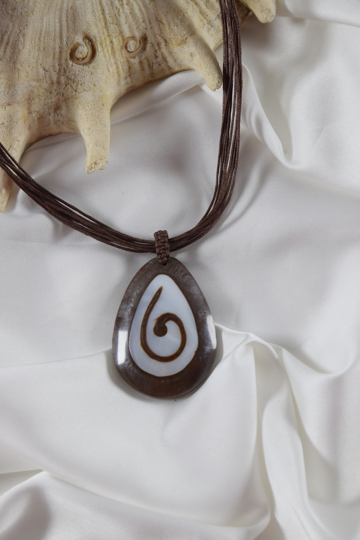 Doğal görünümlü spiral desenli kolye - Görsel 3