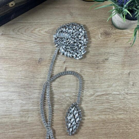 Kristal taşlı çiçek motifli yapışma aplik
