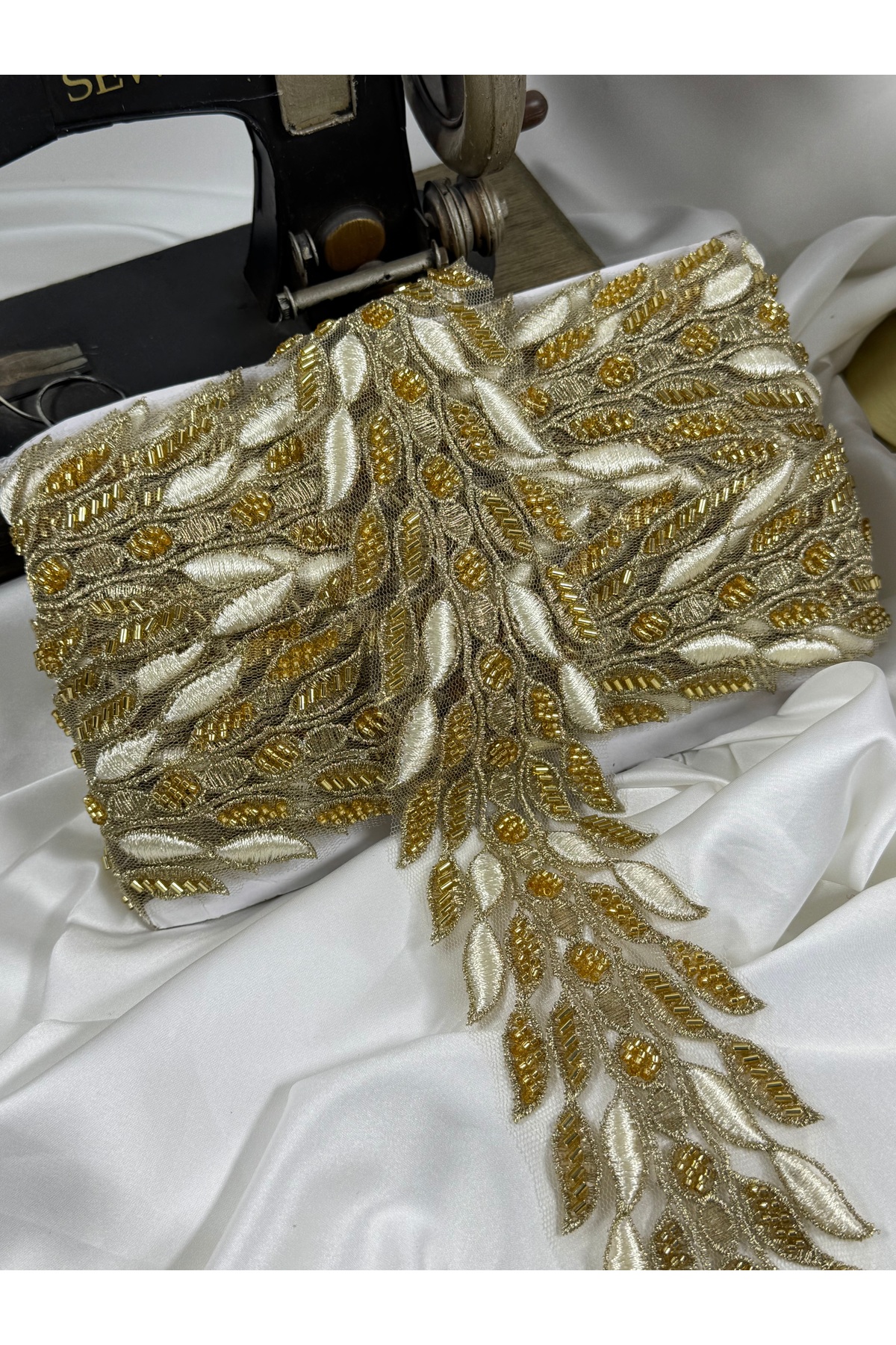 Nakış işlemeli gold boncuklu yaprak desen zarif dantel (1mt) - Görsel 2
