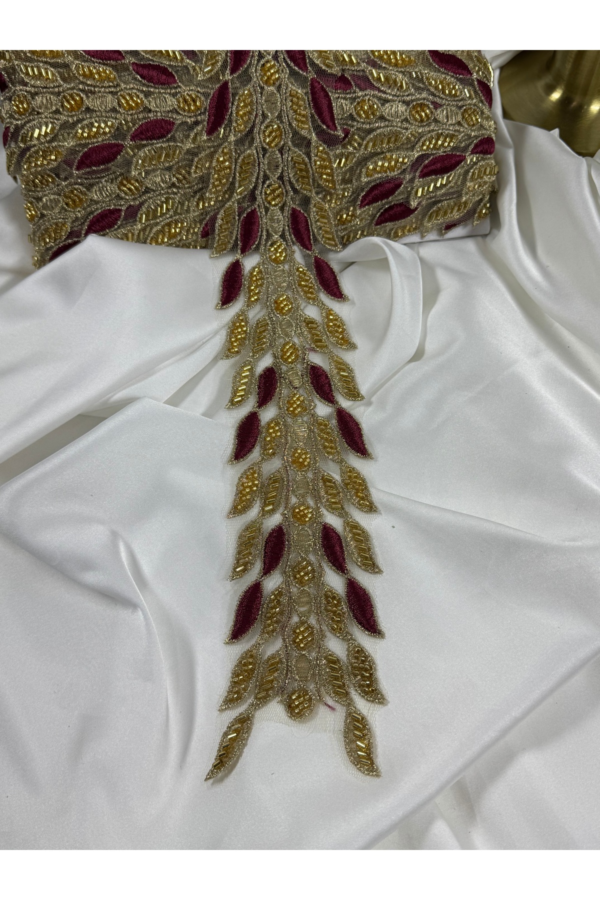 Nakış işlemeli gold boncuklu yaprak desen zarif dantel (1mt) - Görsel 3